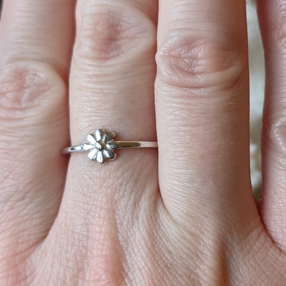 Sterling silver flower ring - Picture 6 of 12